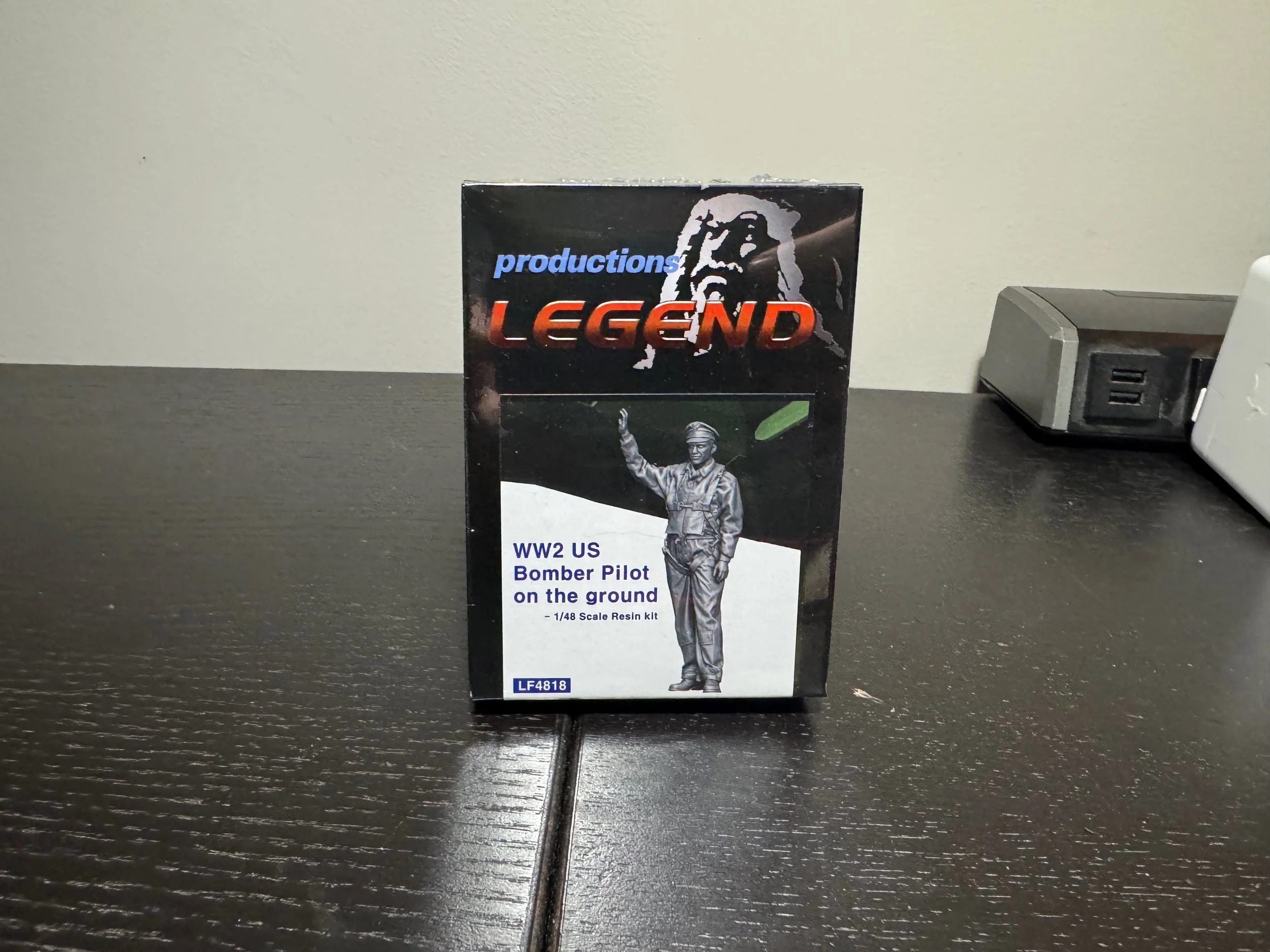 1/48 Legend Production WW2 US Bomber Pilot on the Ground #LF4818